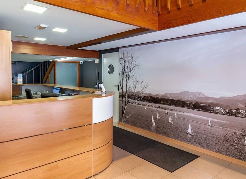 Front desk Photo