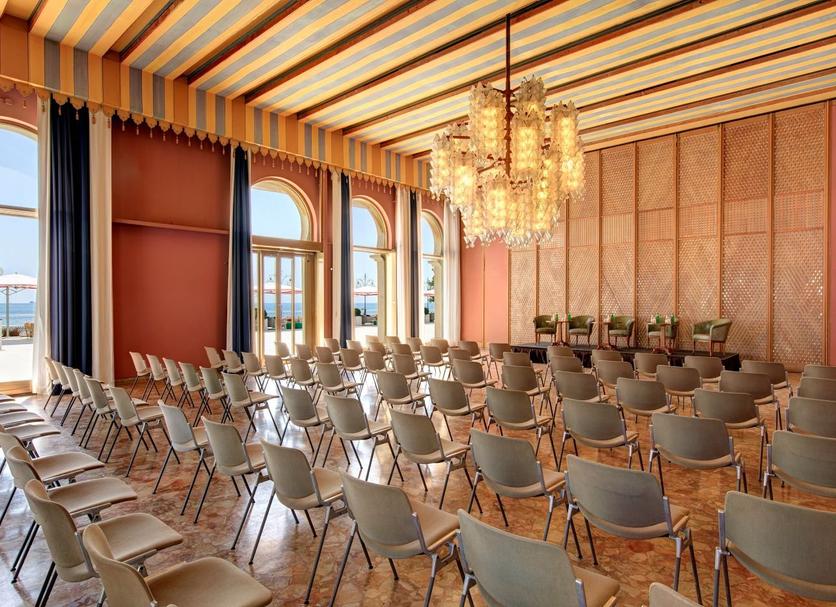 Conference room Photo