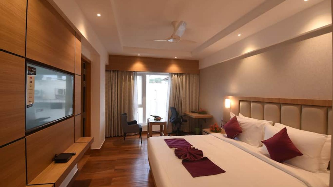 Emerald Clarks Inn Suites