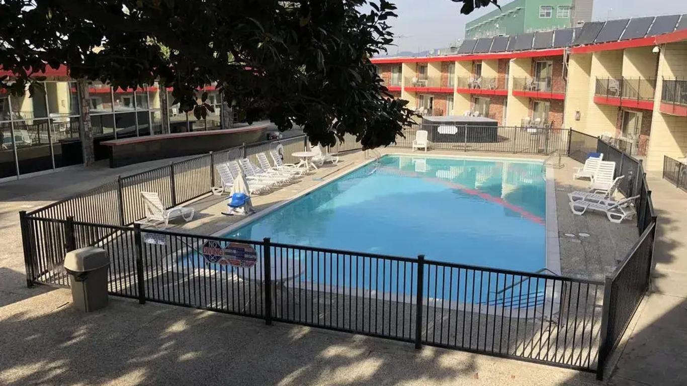 Garden Inn & Suites Oakland Airport