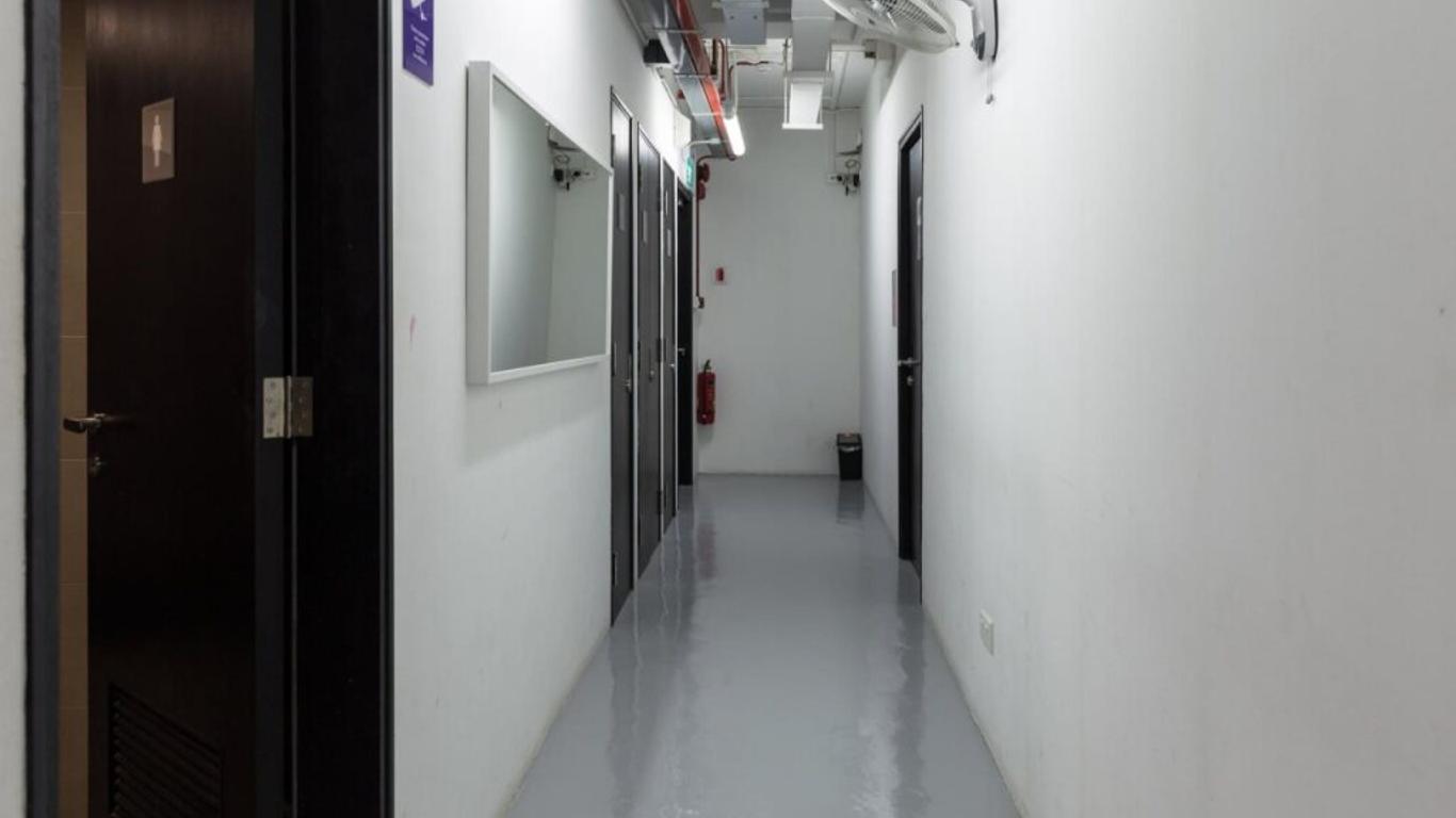 RedDoorz Hostel @ Beach Road (Sg Clean)