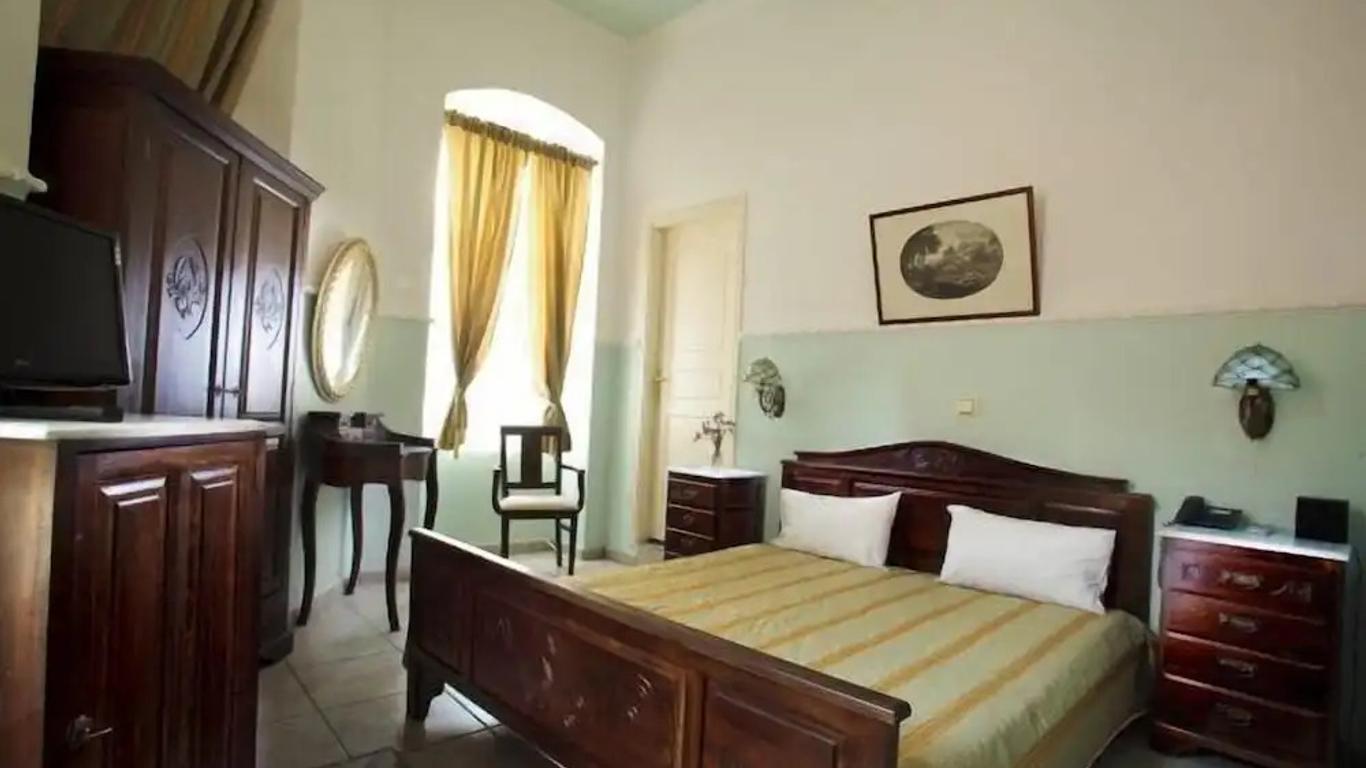 Monte Kristo Hotel