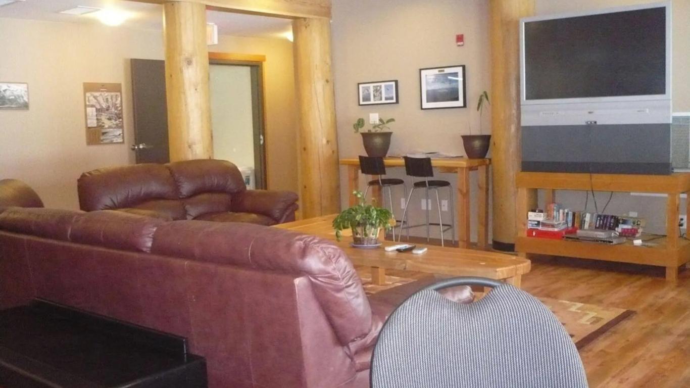 Basecamp Lodge Golden