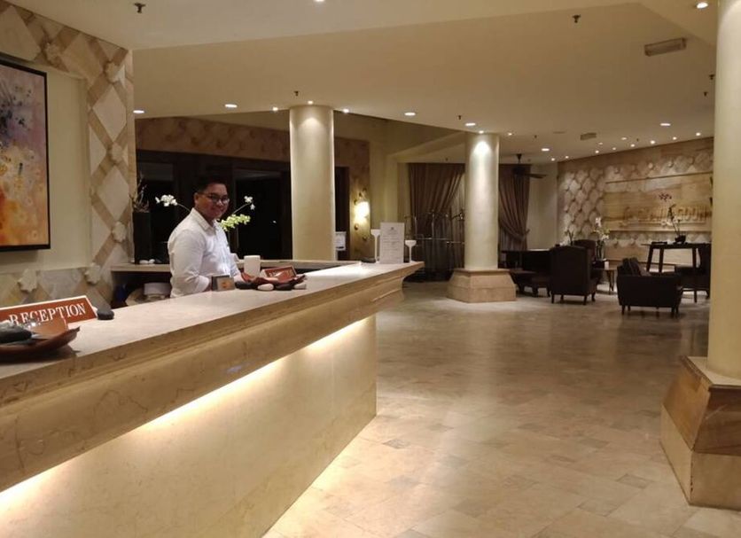 Front desk Photo