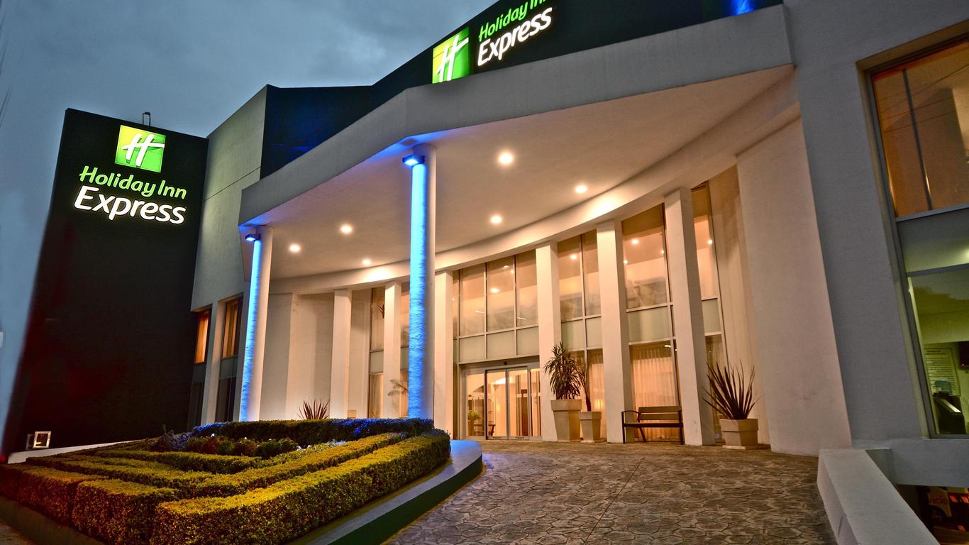 Holiday Inn Express Toluca from ₹ 4,176. Toluca Hotel Deals & Reviews -  KAYAK
