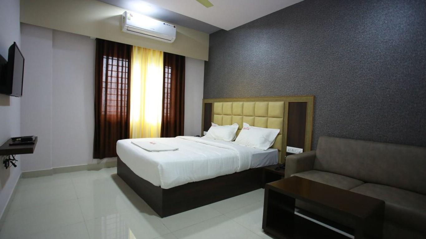 Treebo Sahara Suites 750 M From St Johns Medical College And Hospital