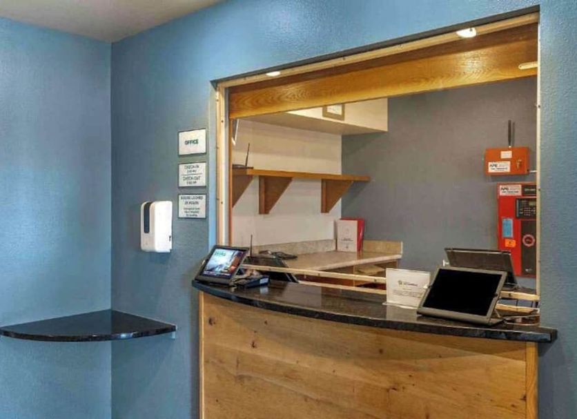 Front desk Photo
