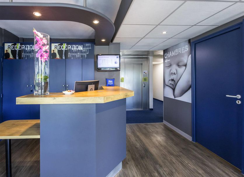 Front desk Photo