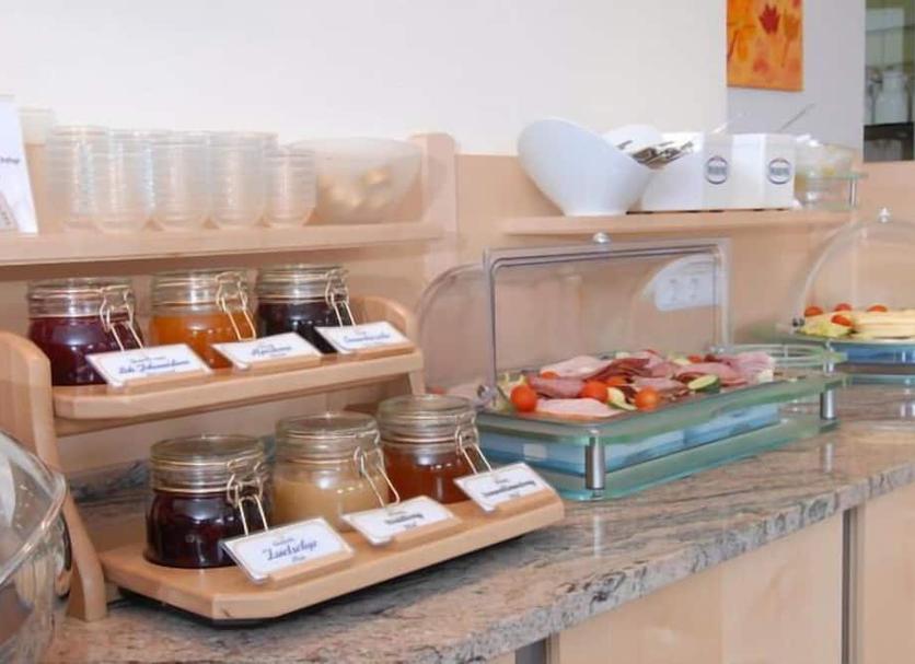 Buffet Photo