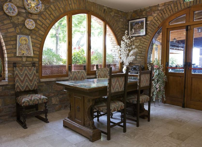 Dining room Photo