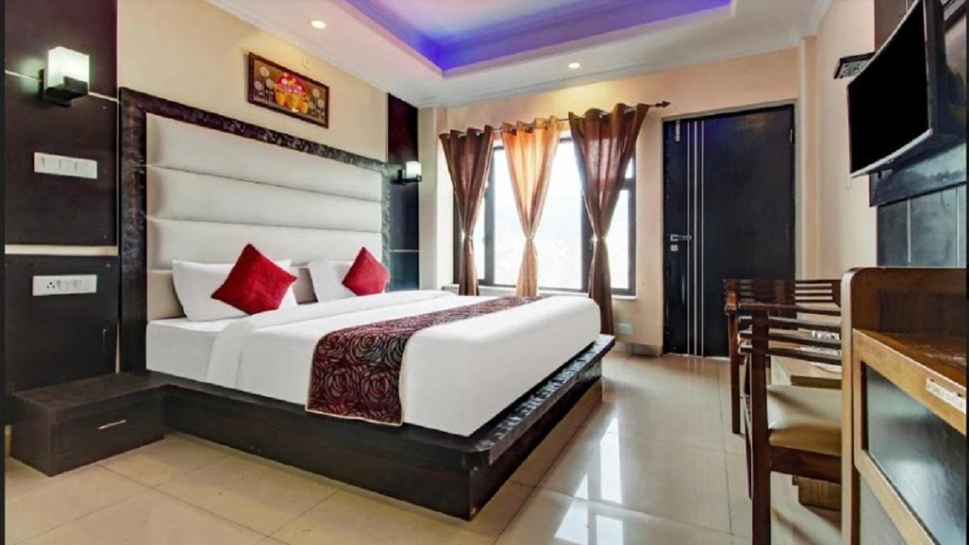 Uphill Courtyard Family Suites for 6 people on Hill Top