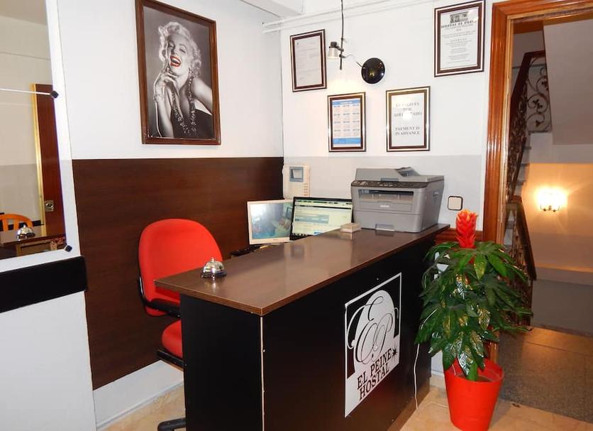 Front desk Photo