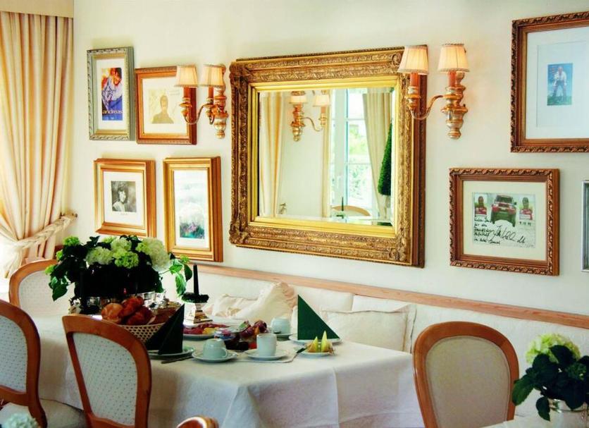 Dining room Photo