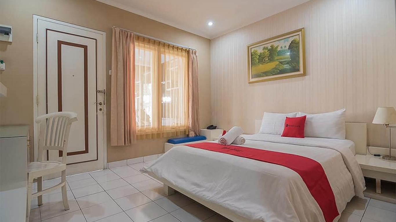 RedDoorz near Setrasari Mall 2
