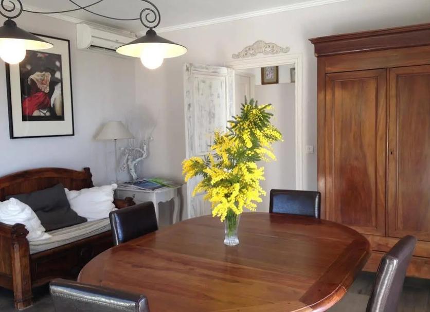 Dining room Photo