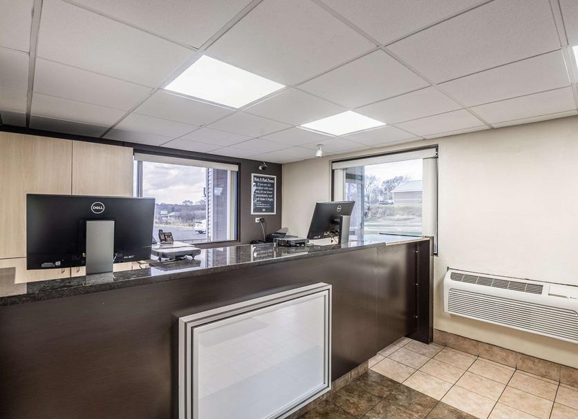 Front desk Photo