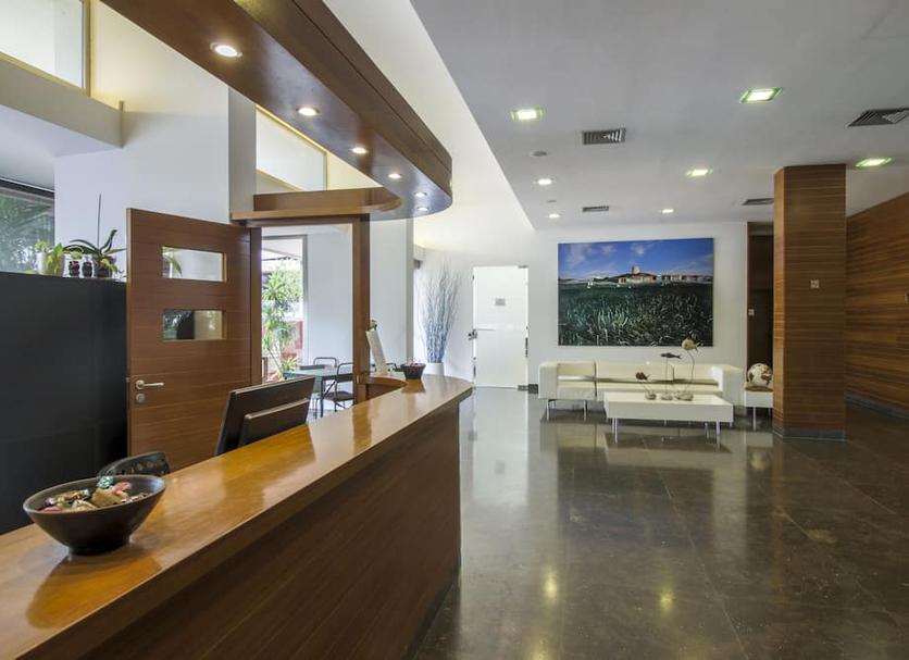 Front desk Photo