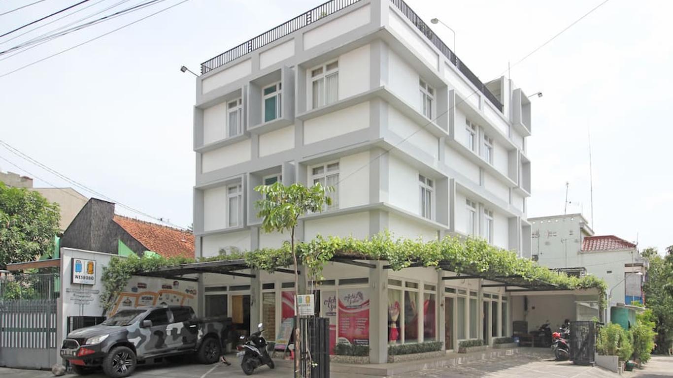 RedDoorz near Solo Balapan Station