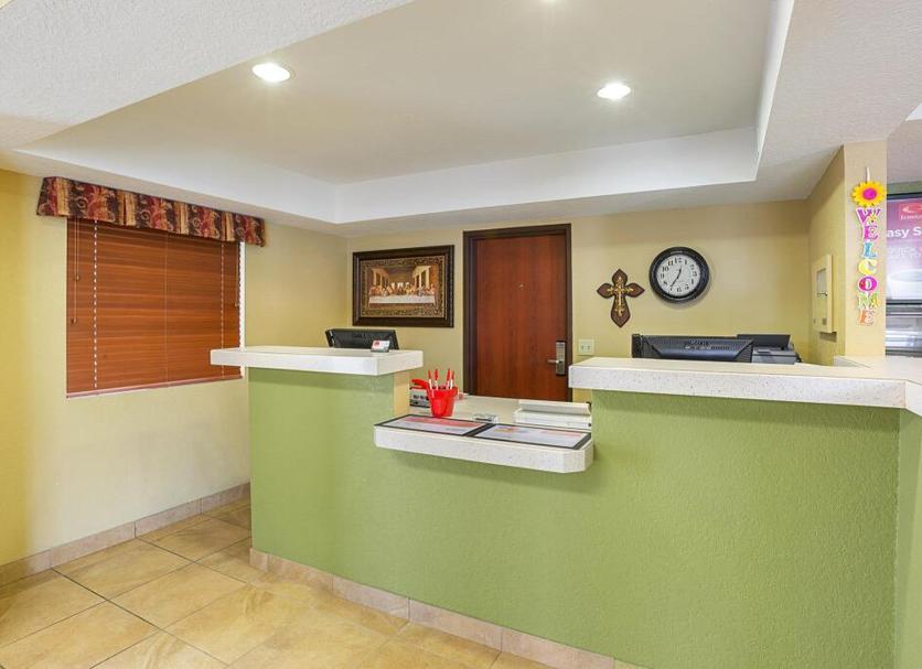 Front desk Photo