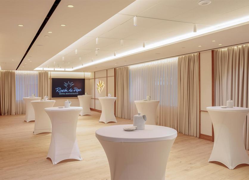 Banquet hall Photo