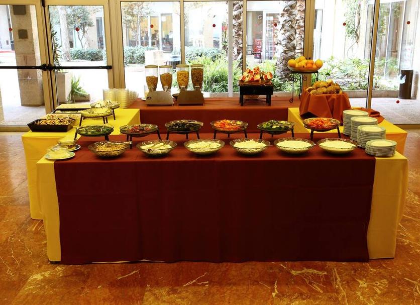 Buffet Photo