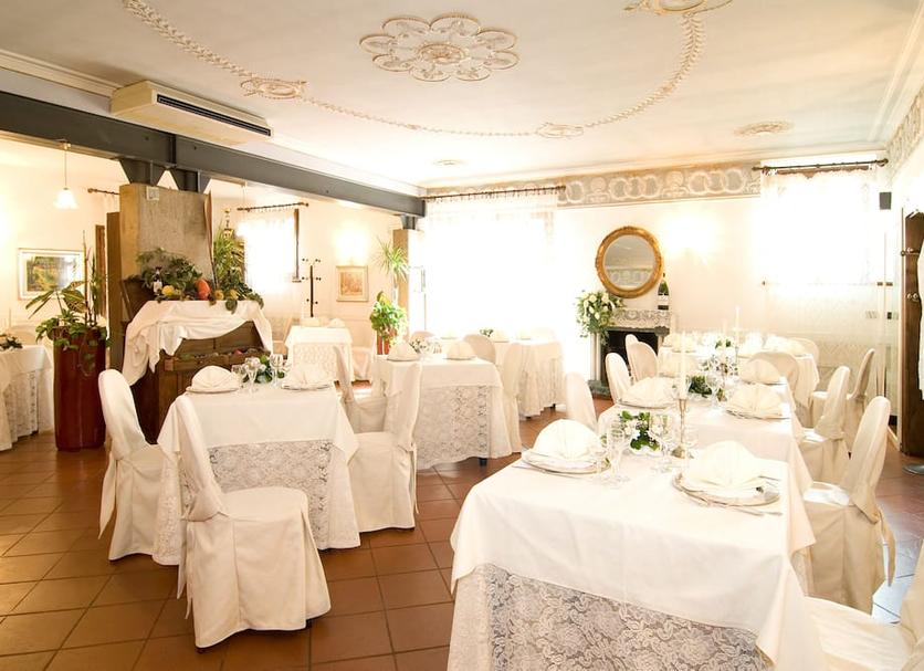 Banquet hall Photo