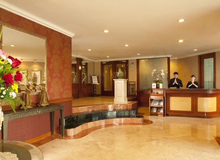 Front desk Photo