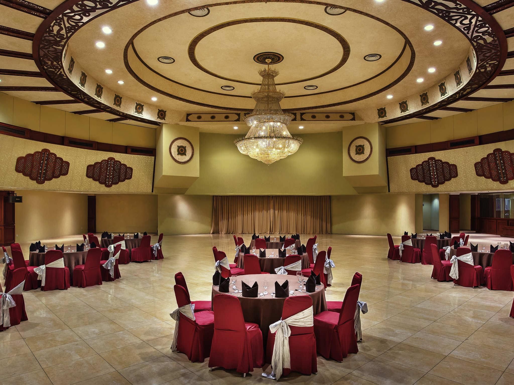 Banquet hall