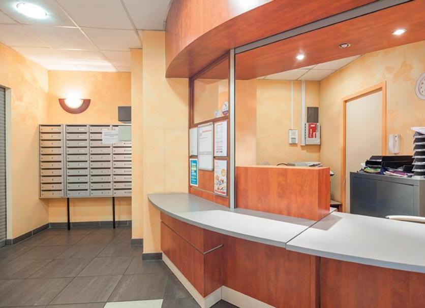 Front desk Photo