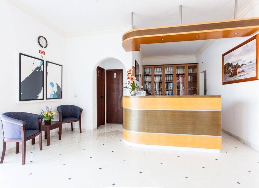 Front desk Photo