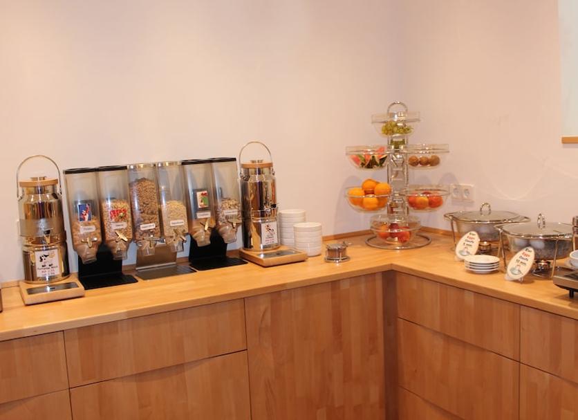 Buffet Photo