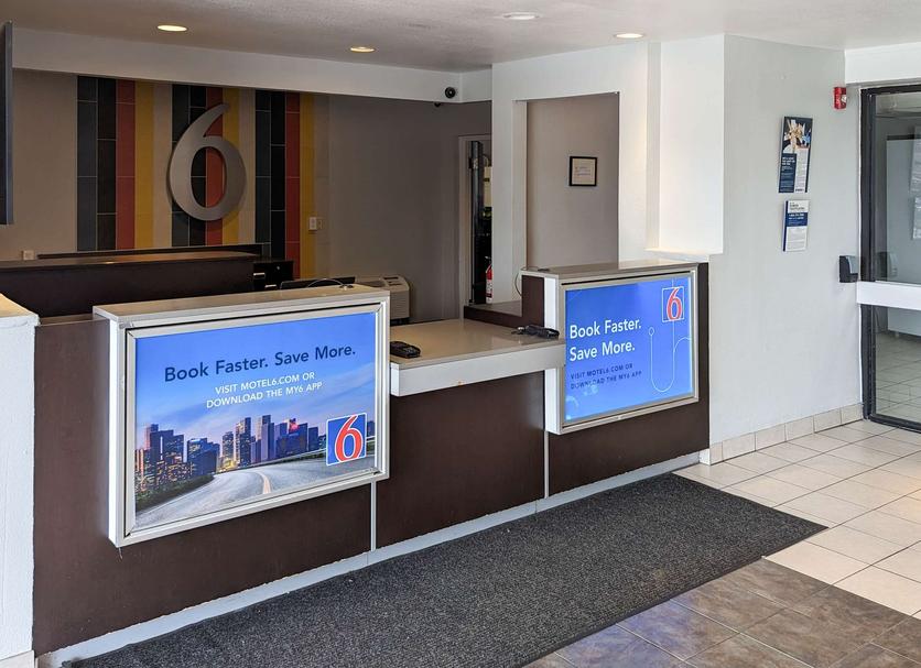 Front desk Photo