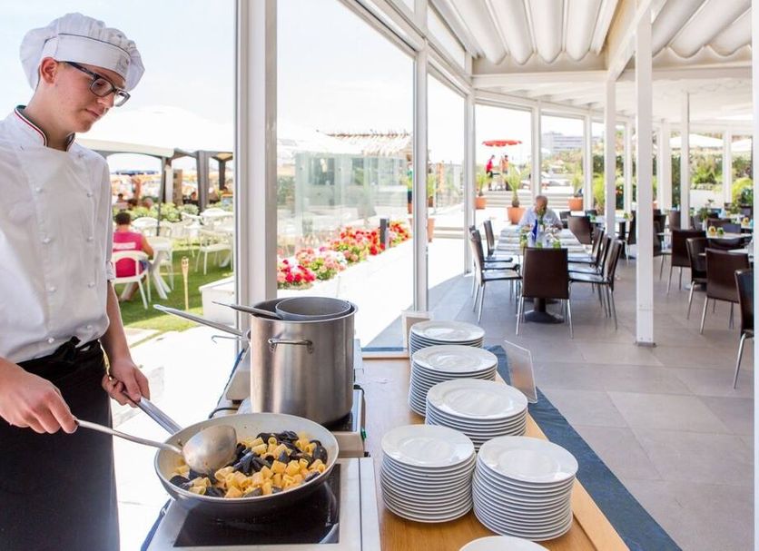 Buffet Photo