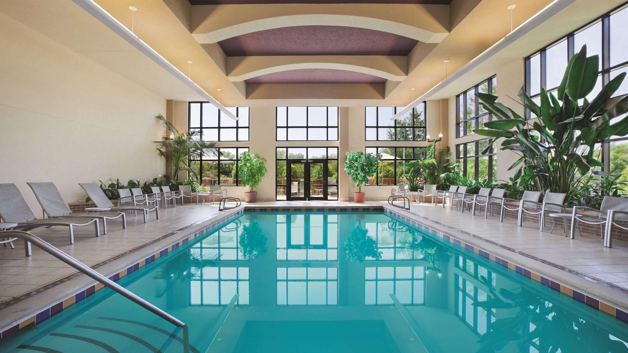 Embassy Suites by Hilton Hot Springs Hotel & Spa from ₹ 8,372. Hot