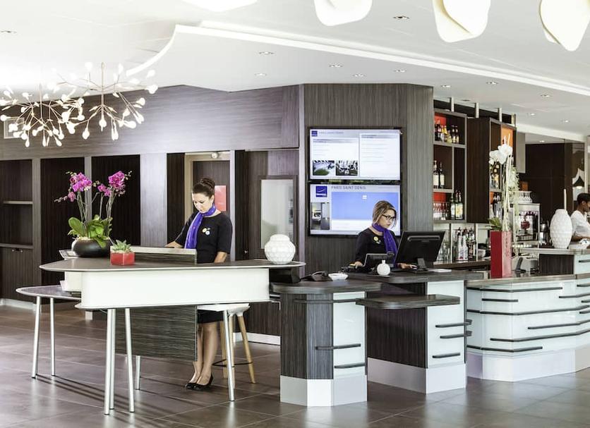 Front desk Photo