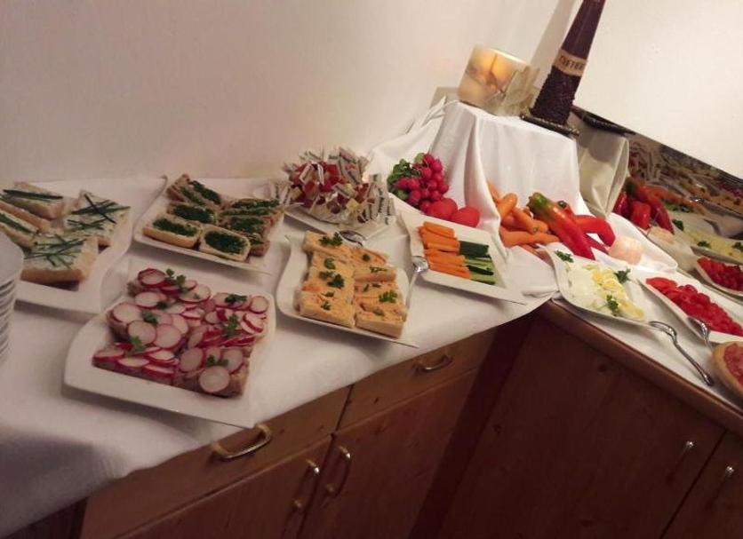 Buffet Photo
