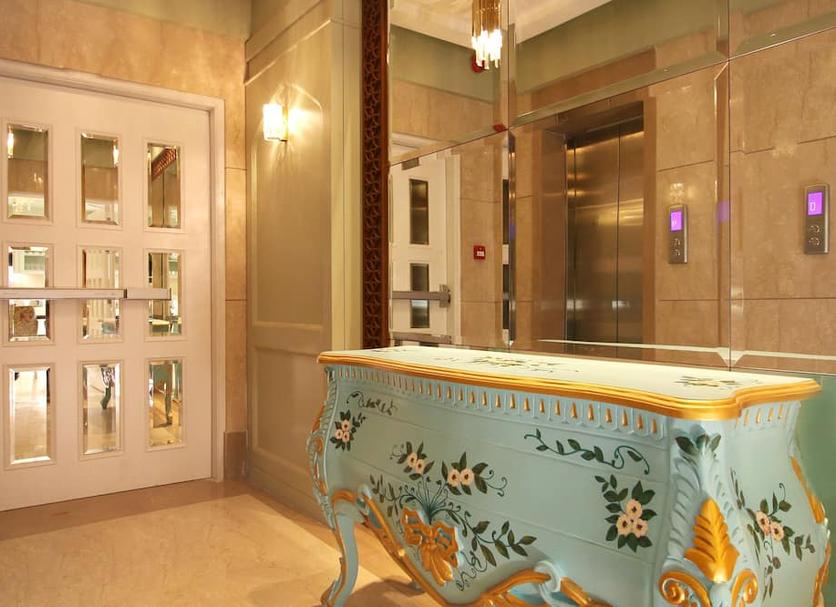 Front desk Photo