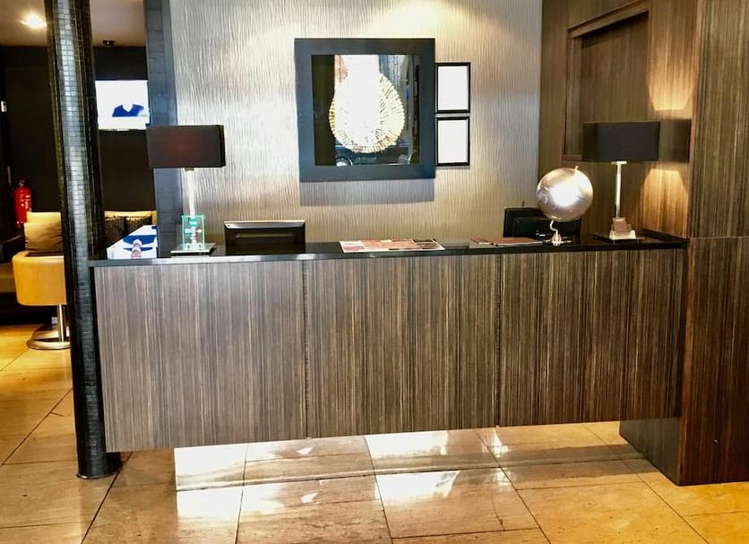Front desk Photo