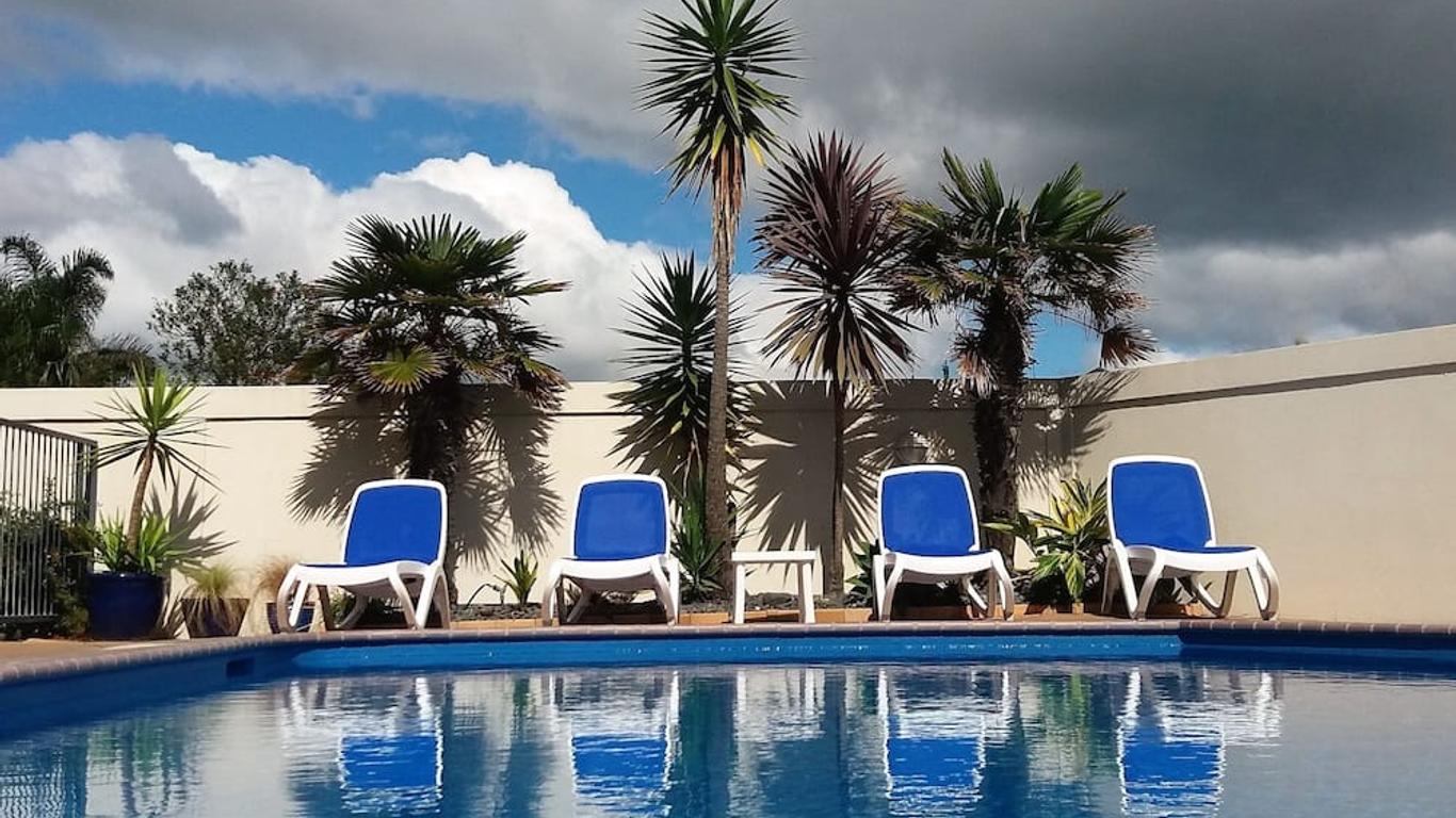 Bay Palm Motel