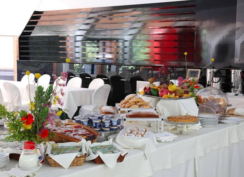 Buffet Photo