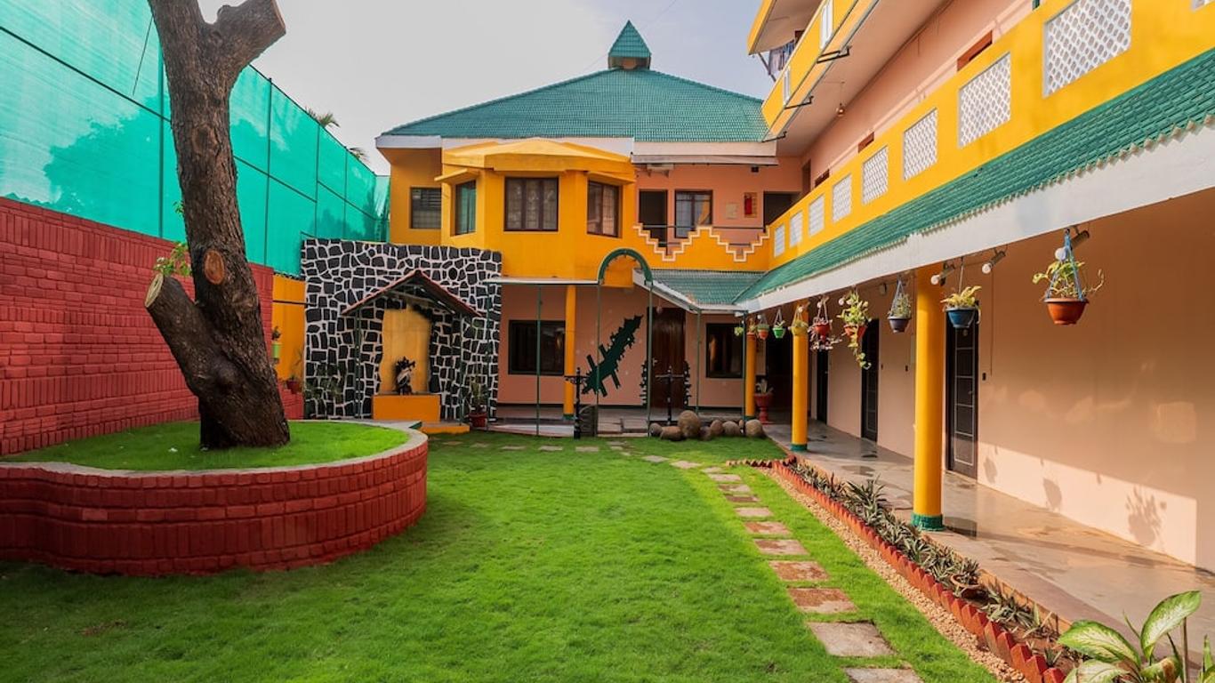 La Courtyard