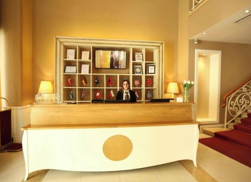 Front desk Photo
