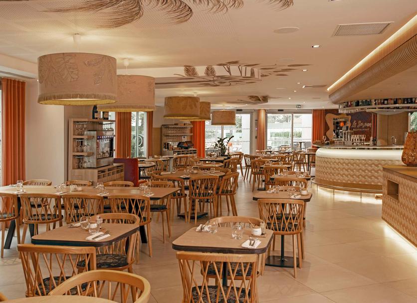 Restaurant Photo