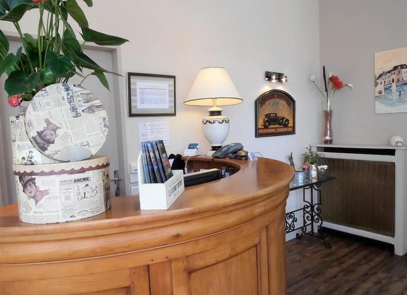 Front desk Photo