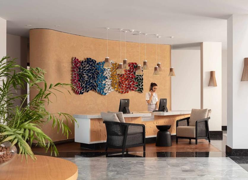 Front desk Photo