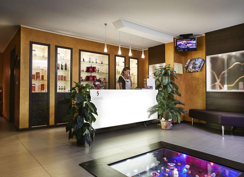 Front desk Photo