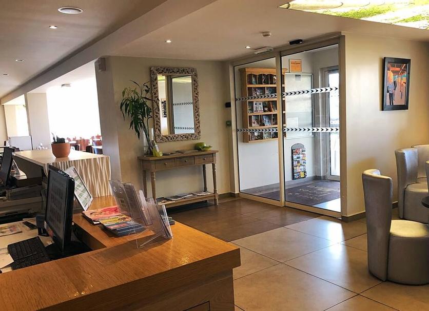 Front desk Photo