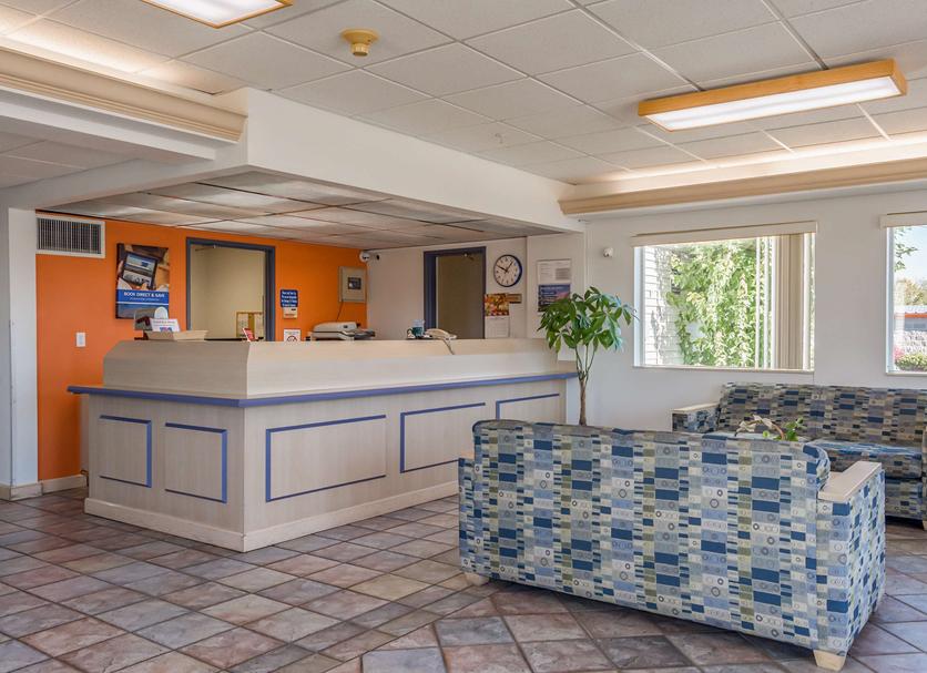 Front desk Photo