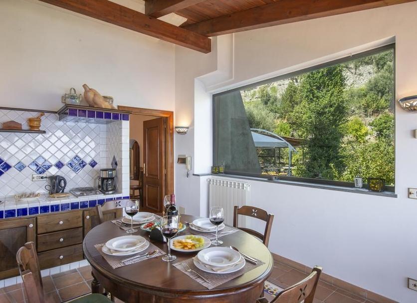 Dining room Photo