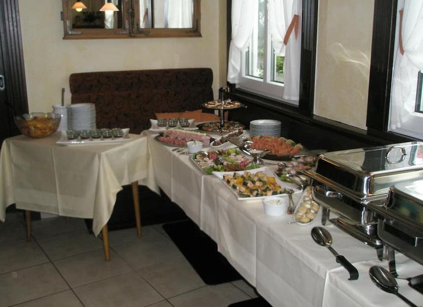 Buffet Photo